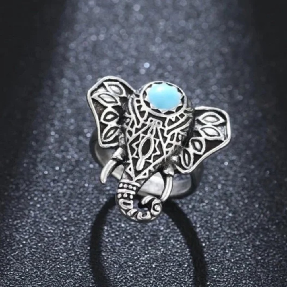 🐝 NWT!  Adjustable Antiqued Silver Tone Faux Turquoise Elephant Ring!